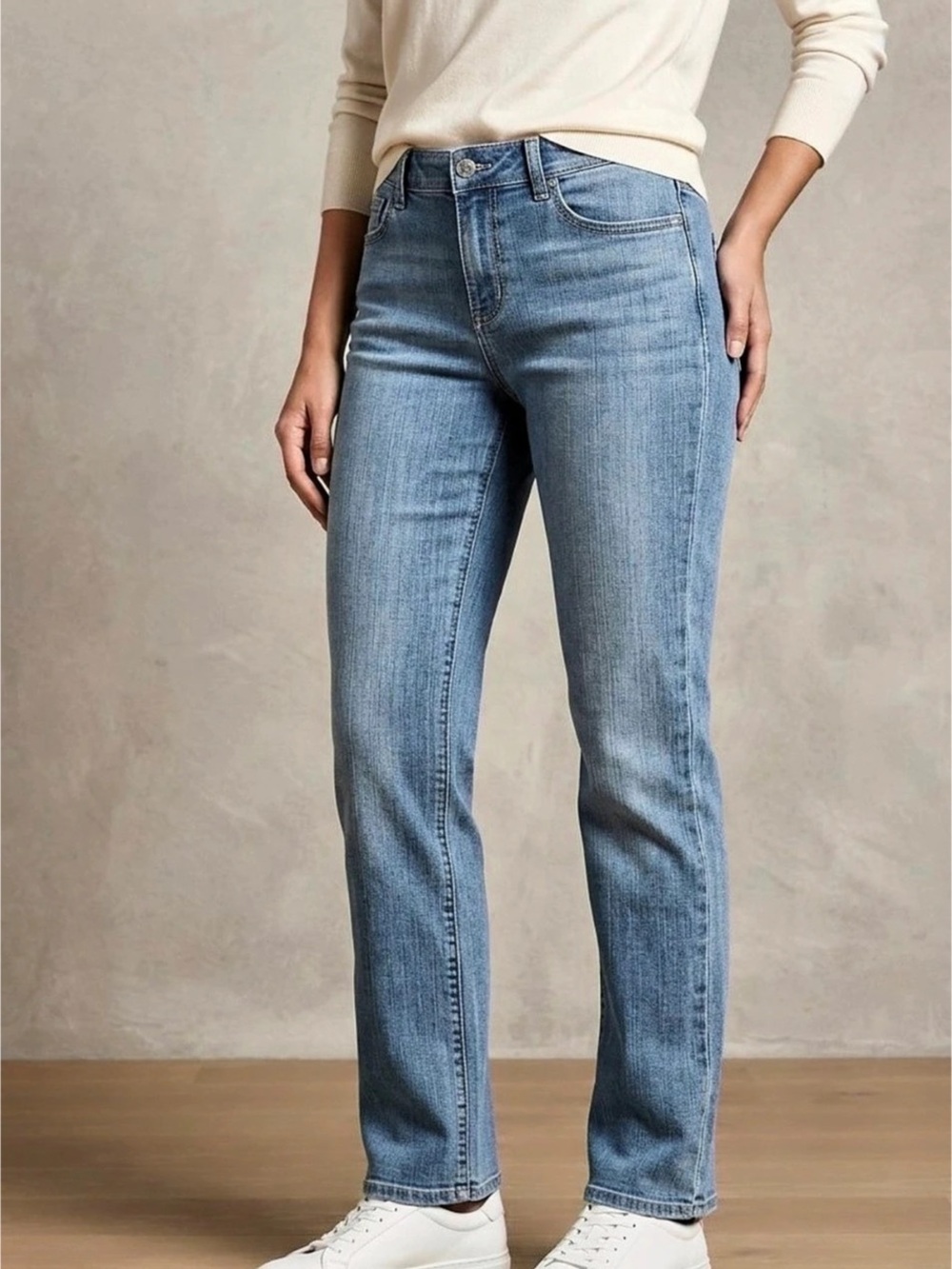 WHBM Blanc Women's Straight Leg Jeans in Blue Like New